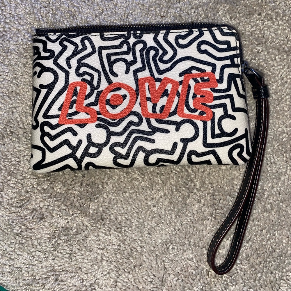 coach love hand wallet